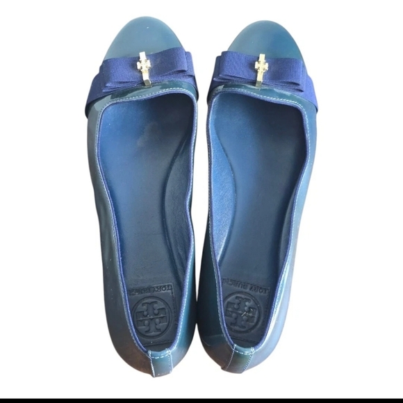 Tory Burch Ballet Flats 10.5 Trudy Ribbon Bow  Navy Patent Leather Gold Logo - Picture 2 of 12